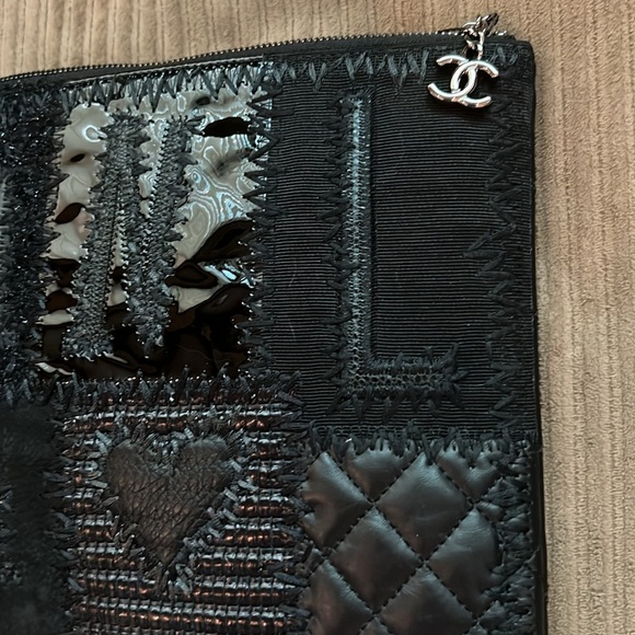 CHANEL Black clutch, rare. Large inside with big zipper compartment. - Picture 7 of 7